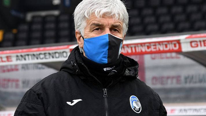 UDINE, ITALY - JANUARY 20:  Gian Piero Gasperini head coach Italy of Atalanta BC looks on during the Serie A match between Udinese Calcio and Atalanta BC at Dacia Arena on January 20, 2021 in Udine, Italy. (Photo by Alessandro Sabattini/Getty Images) 