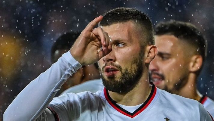 AC Milan's Croatian forward Ante Rebic celebrates after opening the scoring during the Italian Serie A football math between Empoli and AC Milan on October 1, 2022 at the Carlo-Castellani stadium in Empoli. (Photo by Alberto PIZZOLI / AFP) (Photo by ALBERTO PIZZOLI/AFP via Getty Images) Milan e Juve, formazioni ufficiali in Champions: dentro Rebic, Krunic e Fagioli - immagine 1