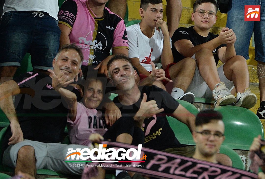 FOTOTIFO, Palermo-Genoa 1-0: i tifosi allo stadio “Renzo Barbera” (Gallery) - immagine 101