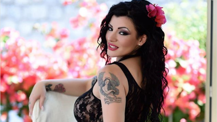 Non c’è l’Italia. Allora tifiamo la Polonia in omaggio alla stella dell’hard Amandha Fox Non c’è l’Italia. Allora tifiamo la Polonia in omaggio alla stella dell’hard Amandha Fox