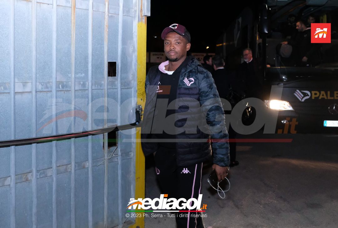 FOTO Palermo, i rosanero ritornano a Palermo dopo il la vittoria ad Ascoli (Gallery) - immagine 6