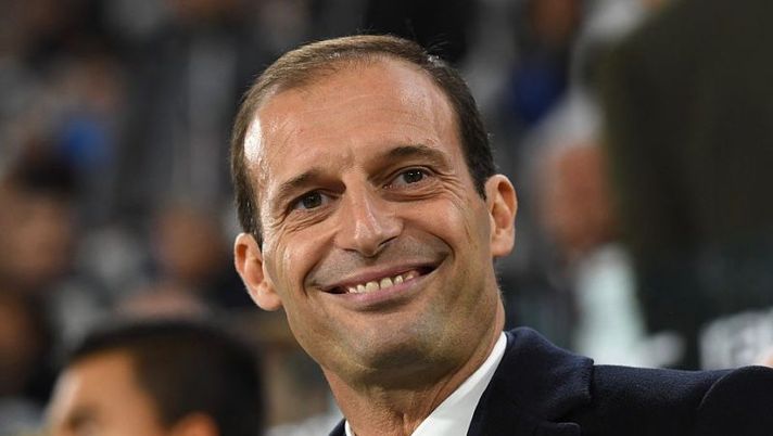 TURIN, ITALY - OCTOBER 15: Juventus FC head coach Massimiliano Allegri looks on during the Serie A match between Juventus FC and Udinese Calcio at Juventus Stadium on October 15, 2016 in Turin, Italy. (Photo by Valerio Pennicino/Getty Images) Juve, Sky rivela: “Bianconeri scatenati, due nomi per il colpo a effetto” - immagine 1