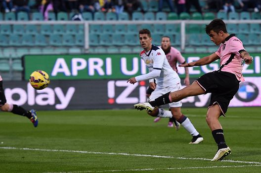  Dybala in gol durante Palermo-Cagliari 5-0 
