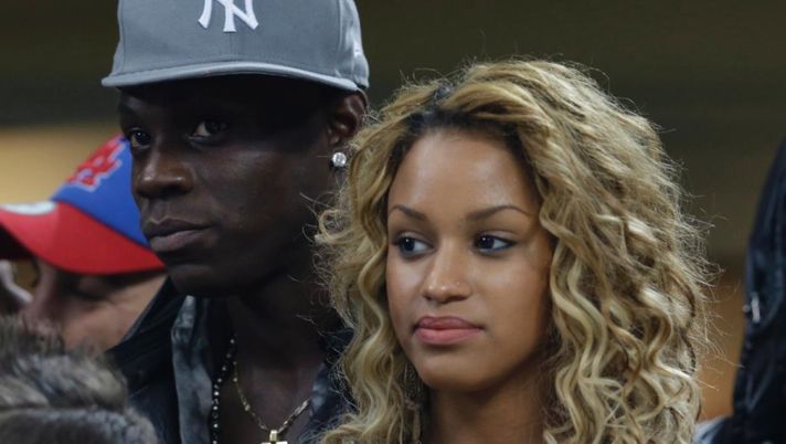 Balotelli, clamorosa rissa social con l&#8217;ex (fidanzata di Lemina): &#8220;Hai avuto più calciatori di un ct&#8221; 