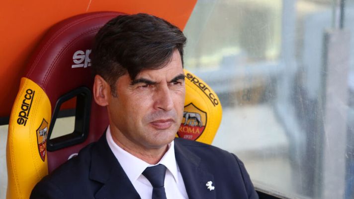 ROME, ITALY - MAY 09: Paulo Fonseca, Head Coach of Roma looks on prior to the Serie A match between AS Roma and FC Crotone at Stadio Olimpico on May 09, 2021 in Rome, Italy. Sporting stadiums around Italy remain under strict restrictions due to the Coronavirus Pandemic as Government social distancing laws prohibit fans inside venues resulting in games being played behind closed doors. (Photo by Paolo Bruno/Getty Images) Fonseca: “Tre recuperi per l’Inter, c’è El Shaarawy! Domani Mancini gioca in difesa” - immagine 1