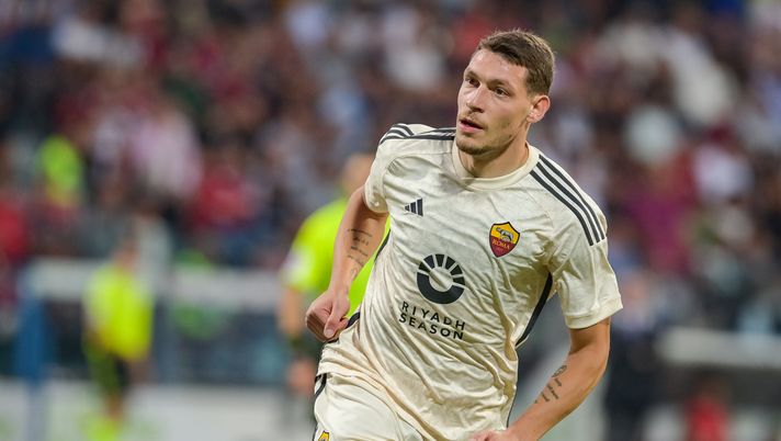 CAGLIARI, ITALY - OCTOBER 08: Andrea Belotti of AS Roma during the Serie A TIM match between Cagliari Calcio and AS Roma at Sardegna Arena on October 08, 2023 in Cagliari, Italy. (Photo by Fabio Rossi/AS Roma via Getty Images) Andrea Belotti Roma