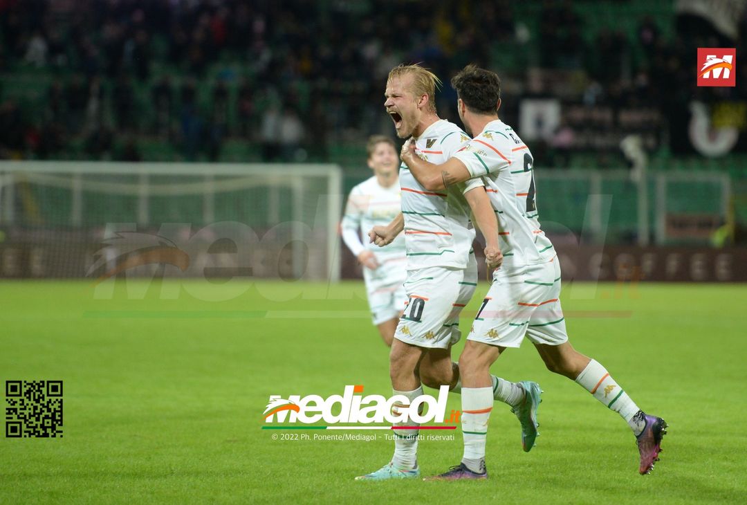 FOTO Palermo-Venezia 0-1, 14ª giornata di Serie B 2022-2023 (Gallery) - immagine 30