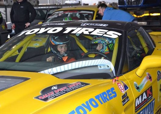 Valentino Rossi show al Rally Drift di Talacchio: al suo fianco a fargli da copilota la fidanzata Valentino Rossi show al Rally Drift di Talacchio: al suo fianco a fargli da copilota la fidanzata