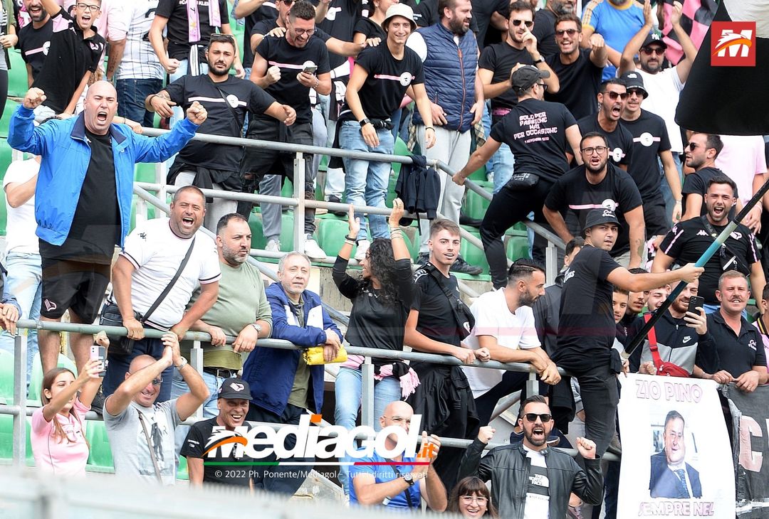 FOTOTIFO Palermo-Pisa 3-3, i tifosi allo Stadio “Renzo Barbera” (Gallery) - immagine 53