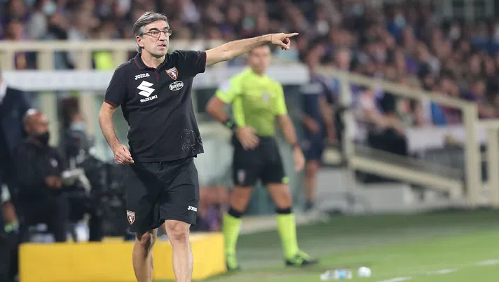 FLORENCE, ITALY - AUGUST 28: Ivan Juric manager of Torino FC gestures during the Serie A match between ACF Fiorentina and Torino FC at Stadio Artemio Franchi on August 28, 2021 in Florence, Italy  (Photo by Gabriele Maltinti/Getty Images)