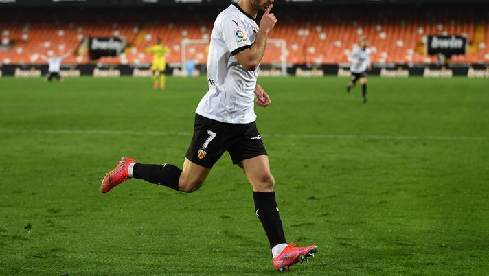 VALENCIA, SPAIN - MARCH 05: Goncalo Guedes of Valencia celebrates scoring the winning goal during the La Liga Santander match between Valencia CF and Villarreal CF at Estadio Mestalla on March 05, 2021 in Valencia, Spain. Sporting stadiums around Spain remain under strict restrictions due to the Coronavirus Pandemic as Government social distancing laws prohibit fans inside venues resulting in games being played behind closed doors. (Photo by David Ramos/Getty Images) VALENCIA, SPAIN - MARCH 05: Goncalo Guedes of Valencia celebrates scoring the winning goal during the La Liga Santander match between Valencia CF and Villarreal CF at Estadio Mestalla on March 05, 2021 in Valencia, Spain. Sporting stadiums around Spain remain under strict restrictions due to the Coronavirus Pandemic as Government social distancing laws prohibit fans inside venues resulting in games being played behind closed doors. (Photo by David Ramos/Getty Images)