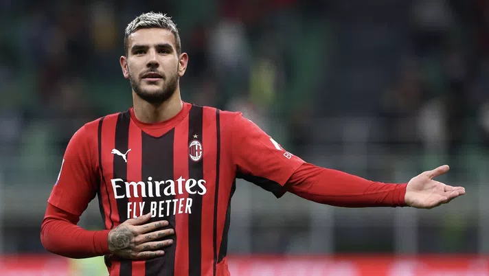 Theo Hernández (difensore AC Milan) esulta per il suo gol in Milan-Venezia 2-0 (Serie A 2021-2022) | News (Getty Images)