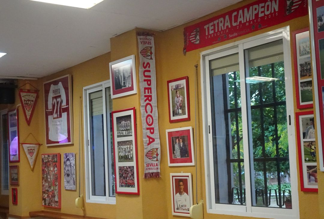 La peña sevillista in Calle Antonio Puerta