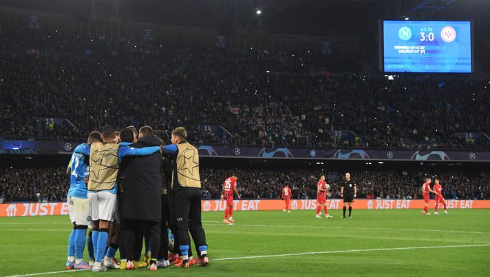 NAPLES, ITALY - MARCH 15: Piotr Zielinski of SSC Napoli (obscured) celebrates with team mates after scoring the team's third goal during the UEFA Champions League round of 16 leg two match between SSC Napoli and Eintracht Frankfurt at Stadio Diego Armando Maradona on March 15, 2023 in Naples, Italy. (Photo by Francesco Pecoraro/Getty Images) champions napoli