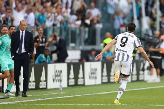 (Photo by Jonathan Moscrop/Getty Images) Juve-gol su punizione allo Stadium: non succedeva dal derby a porte chiuse…- immagine 2