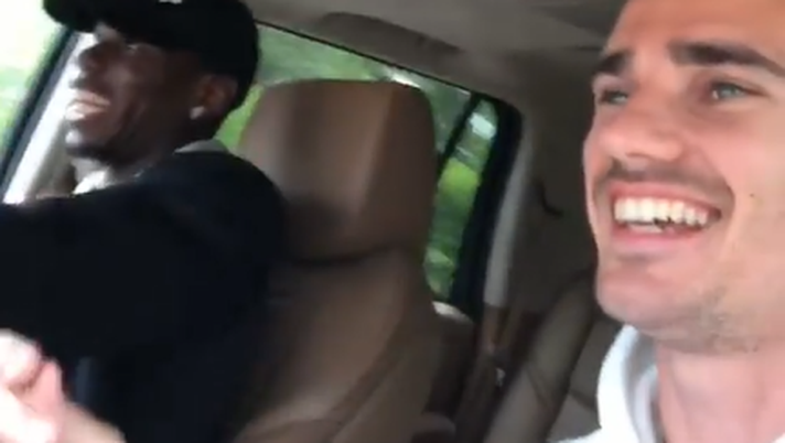 Francia, Pogba-Griezmann che Show: canti e balli in auto! Poi la mamma di Paul… Francia, Pogba-Griezmann che Show: canti e balli in auto! Poi la mamma di Paul…