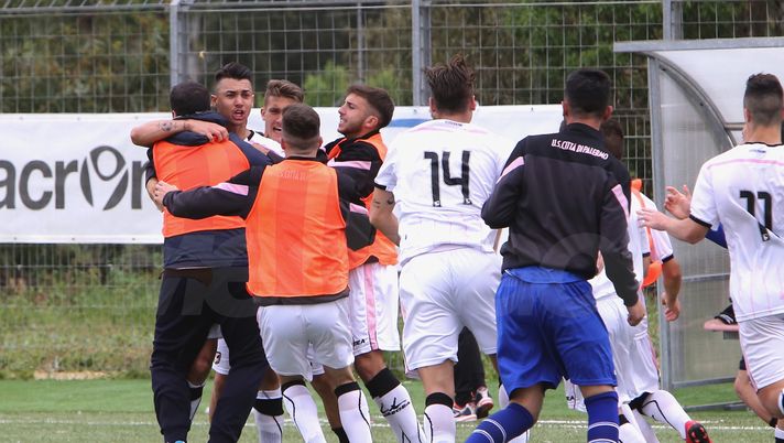 CAGLIARI, ITALY - MAY 05: Simone Santoro of Palermo U19 celebrates with teammates his goal to 1-1 during the Primavera 1 match between Cagliari Calcio U19 and US Citta di Palermo U19 at Stadio Renato Raccis on May 5, 20188.  (Photo by Enrico Locci/Getty Images) 