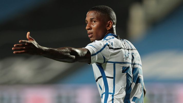 BERGAMO, ITALY - AUGUST 01: Ashley Young of FC Internazionale gestures during the Serie A match between Atalanta BC and FC Internazionale at Gewiss Stadium on August 1, 2020 in Bergamo, Italy. (Photo by Emilio Andreoli/Getty Images) TOP 11 – Undici scommesse per la 15a giornata al fantacalcio: da McKennie a Young- immagine 1