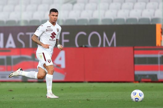 FLORENCE, ITALY - SEPTEMBER 19: Armando Izzo of Torino FC in action during the Serie A match between ACF Fiorentina and Torino FC at Stadio Artemio Franchi on September 19, 2020 in Florence, Italy. (Photo by Gabriele Maltinti/Getty Images) FLORENCE, ITALY - SEPTEMBER 19: Armando Izzo of Torino FC in action during the Serie A match between ACF Fiorentina and Torino FC at Stadio Artemio Franchi on September 19, 2020 in Florence, Italy. (Photo by Gabriele Maltinti/Getty Images)