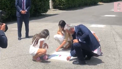 VIDEO Paolo Rossi nella “Walk of Fame”: Gravina scopre la mattonella con la moglie