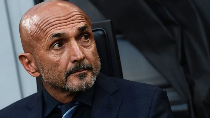 Inter Milan's Italian coach Luciano Spalletti attends the UEFA Champions League group stage football match Inter Milan vs Tottenham on September 18, 2018 at the San Siro stadium in Milan. (Photo by Miguel MEDINA / AFP) (Photo credit should read MIGUEL MEDINA/AFP/Getty Images) Spalletti frena: “Lautaro deve reinserirsi, Vrsaljko ancora out. Su Perisic e Icardi…” - immagine 1