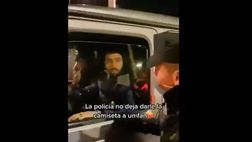 VIDEO/ Carrasco vuole firmare la maglia di un tifoso: la polizia lo manda via