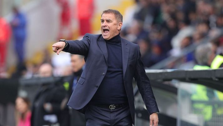 LA SPEZIA, ITALY - MARCH 05: Leonardo Semplici manager of Spezia Calcio gestures during the Serie A match between Spezia Calcio and Hellas Verona at Stadio Alberto Picco on March 5, 2023 in La Spezia, Italy. (Photo by Gabriele Maltinti/Getty Images) Semplici: “Nzola è fondamentale, spero di avere presto Holm. Zurkowski e Dragowski…” - immagine 1
