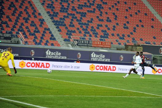  BOLOGNA, ITALY - APRIL 21: Musa Barrow of Bologna FC scores the opening goal during the Serie A match between Bologna FC and Torino FC at Stadio Renato Dall'Ara on April 21, 2021 in Bologna, Italy. (Photo by Mario Carlini / Iguana Press/Getty Images) 