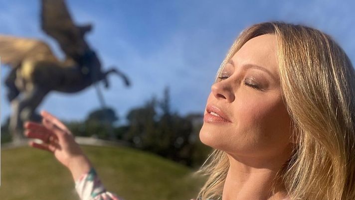 Estasi Lazio: Anna vola prima del match e poi si mostra senza veli dopo le 5 reti laziali Estasi Lazio: Anna vola prima del match e poi si mostra senza veli dopo le 5 reti laziali