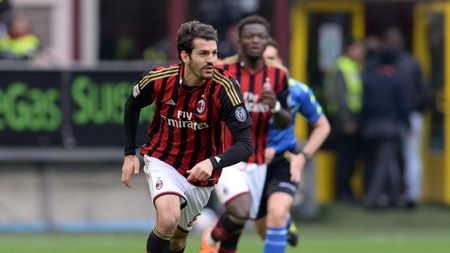 MILAN, ITALY - APRIL 19: Riccardo Saponara of AC Milan in action during the Serie A match between AC Milan and AS Livorno Calcio at San Siro Stadium on April 19, 2014 in Milan, Italy. (Photo by Claudio Villa/Getty Images)