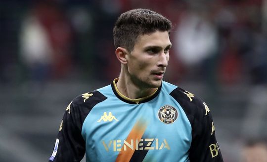 Mattia Caldara (difensore AC Milan qui con la maglia del Venezia) | Milan News (Getty Images) Mattia Caldara Venezia