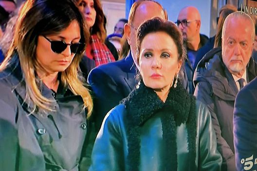 FOTO Anche il presidente De Laurentiis presente al funerale di Maurizio Costanzo- immagine 4