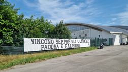 FOTO Padova-Palermo, striscione che celebra il gemellaggio nei pressi dell'”Euganeo”