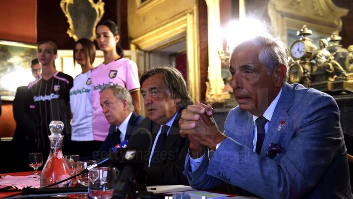 PALERMO, ITALY - AUGUST 22: Tony Sichera of US Citta' di Palermo, Leoluca Orlando Mayor of Palermo and Tommaso Dragotto of Sicily by Car answers questions during the presentation of Sicily by Car as new main sponsor of US Citta' di Palermo at Villa Niscemi on August 22, 2017 in Palermo, Italy. (Photo by Tullio M. Puglia/Getty Images) PALERMO, ITALY - AUGUST 22: Tony Sichera of US Citta' di Palermo, Leoluca Orlando Mayor of Palermo and Tommaso Dragotto of Sicily by Car answers questions during the presentation of Sicily by Car as new main sponsor of US Citta' di Palermo at Villa Niscemi on August 22, 2017 in Palermo, Italy. (Photo by Tullio M. Puglia/Getty Images)