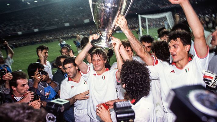 Carlo ANCELOTTI, Angelo COLOMBO and Paolo MALDINI of Milan AC celebrate the victory with the trophy during the European Cup Final match between Steaua Bucuresti and Milan AC, at Camp Nou, Barcelona, Spain on 24th May 1989 ( Photo by Serge Philippot / Onze / Icon Sport )  Angelo Colombo