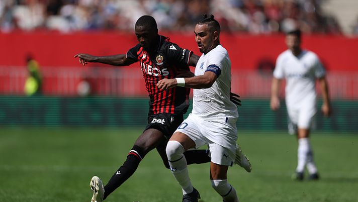 NICE, FRANCE - AUGUST 28: Dimitri Payet of Olympique De Marseille takes on Nicolas Pepe of OGC Nice during the Ligue 1 match between OGC Nice and Olympique Marseille at Allianz Riviera on August 28, 2022 in Nice, France. (Photo by Jonathan Moscrop/Getty Images) NIZZA-MARSIGLIA 0-3