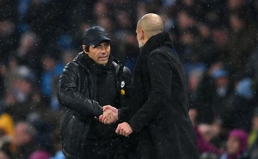 MANCHESTER, ENGLAND - MARCH 04: Antonio Conte, Manager of Chelsea and Josep Guardiola, Manager of Manchester City shake hands following the Premier League match between Manchester City and Chelsea at Etihad Stadium on March 4, 2018 in Manchester, England. (Photo by Laurence Griffiths/Getty Images) Guardiola: “Il Tottenham ha giocato come mi aspettavo: chiusi dietro e palla a Kane…”- immagine 2