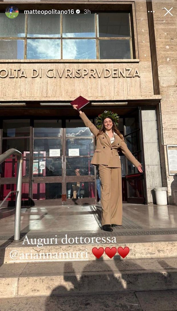 FOTO Politano festeggia la laurea dell’amica sui social- immagine 2