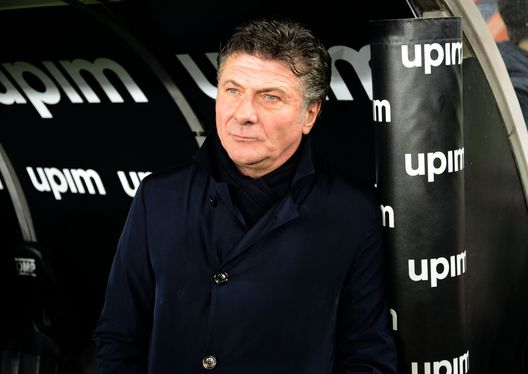 GENOA, ITALY - NOVEMBER 30: Walter Mazzarri head coach of Torino FC looks on during the Serie A match between Genoa CFC and Torino FC at Stadio Luigi Ferraris on November 30, 2019 in Genoa, Italy. (Photo by Paolo Rattini/Getty Images) GENOA, ITALY - NOVEMBER 30: Walter Mazzarri head coach of Torino FC looks on during the Serie A match between Genoa CFC and Torino FC at Stadio Luigi Ferraris on November 30, 2019 in Genoa, Italy. (Photo by Paolo Rattini/Getty Images)