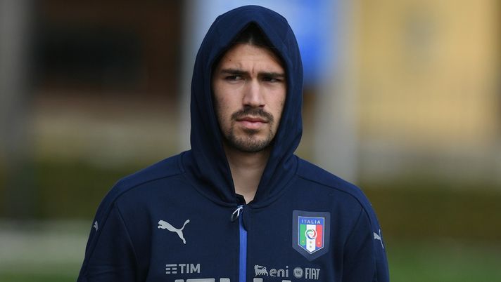 Alessio Romagnoli con la felpa dell'Italia (credits: GETTY Images) Alessio Romagnoli Italia