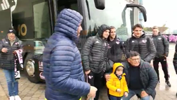 VIDEO Palermo, squadra in partenza verso Genova: i rosa lasciano il “Renzo Barbera”