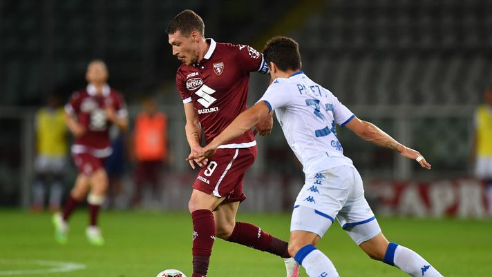 TURIN, ITALY - JULY 08:  Andrea Belotti (L) of Torino FC in action against bAndrea Papetti of Brescia Calcio during the Serie A match between Torino FC and  Brescia Calcio at Stadio Olimpico di Torino on July 8, 2020 in Turin, Italy.  (Photo by Valerio Pennicino/Getty Images) 
