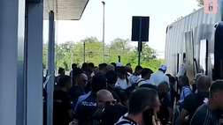 VIDEO Juventus, la partenza della squadra per la tournée negli Usa: c’è anche Bremer