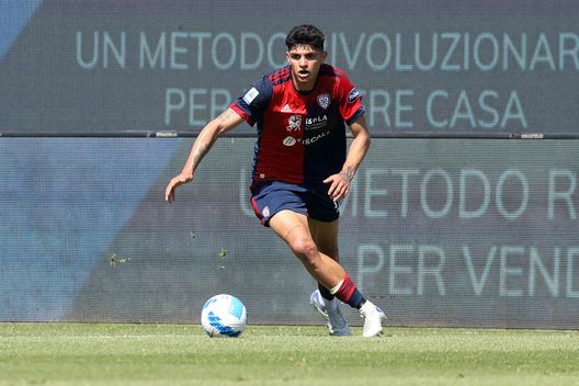 CAGLIARI, ITALY - APRIL 30: Raoul Bellanova of Cagliari in action during the Serie A match between Cagliari Calcio and Hellas Verona FC at Sardegna Arena on April 30, 2022 in Cagliari, Italy. (Photo by Enrico Locci/Getty Images) Breda consiglia ACF: “Bellanova da prendere, ha qualità da Champions League”- immagine 2
