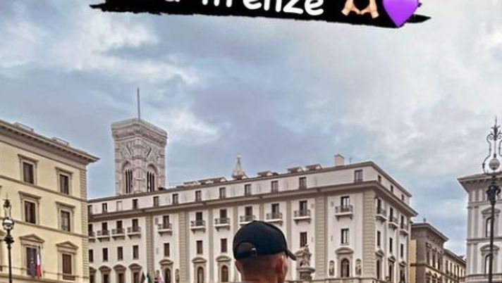 FOTO – Torreira in zona Ponte Vecchio: l’uruguaiano si gode ancora Firenze - immagine 1