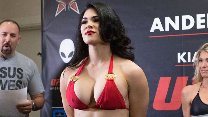 UFC, la lottatrice Rachael Ostovich aggredita da persona “a lei vicina”: lesioni e frattura dell’orbita UFC, la lottatrice Rachael Ostovich aggredita da persona “a lei vicina”: lesioni e frattura dell’orbita