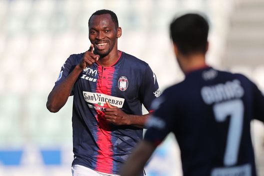  PARMA, ITALY - APRIL 24: Nwankwo Simy of FC Crotone celebrates after scoring a goal during the Serie A match between Parma Calcio and FC Crotone at Stadio Ennio Tardini on April 24, 2021 in Parma, Italy. Sporting stadiums around Italy remain under strict restrictions due to the Coronavirus Pandemic as Government social distancing laws prohibit fans inside venues resulting in games being played behind closed doors. (Photo by Gabriele Maltinti/Getty Images) 