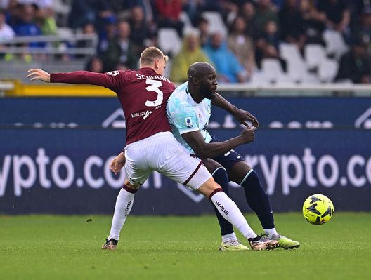 TURIN, ITALY - JUNE 03: Romelu Lukaku of FC Internazionale competes for the ball with Perr Schuurs of Torino FC during the Serie A match between Torino FC and FC Internazionale at Stadio Olimpico di Torino on June 03, 2023 in Turin, Italy. (Photo by Mattia Ozbot - Inter/Inter via Getty Images)