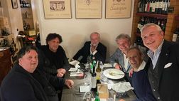 FOTO De Laurentiis a cena con un noto cantante partenopeo: preparativi in corso?
