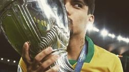 Coppa America – Brasile campione: Paqueta bacia il trofeo